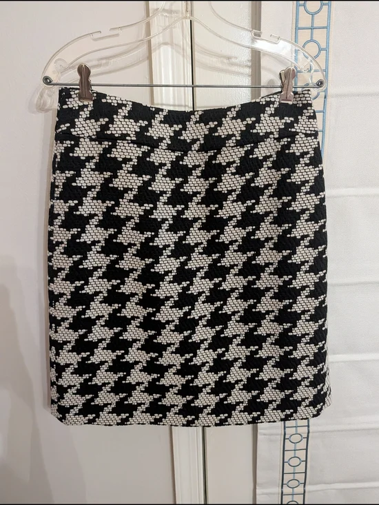 Talbots Black and White Houndstooth Mini Skirt - Picture 3 of 5